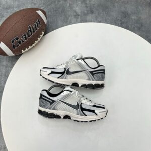 NIKE ZOOM VOMERO 5 ROAM ‘PHOTON DUST’