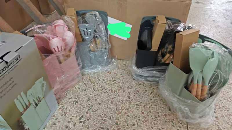 Quality Big Size Silicone Spoon Cookware Set with Knife and Chopping Board