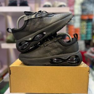 NIKE AIR MAX SNEAKERS