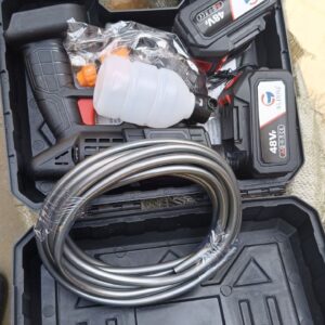 Pressure washer with 2 batteries 48volts