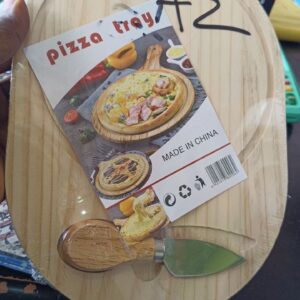 Az pizza tray with cutter